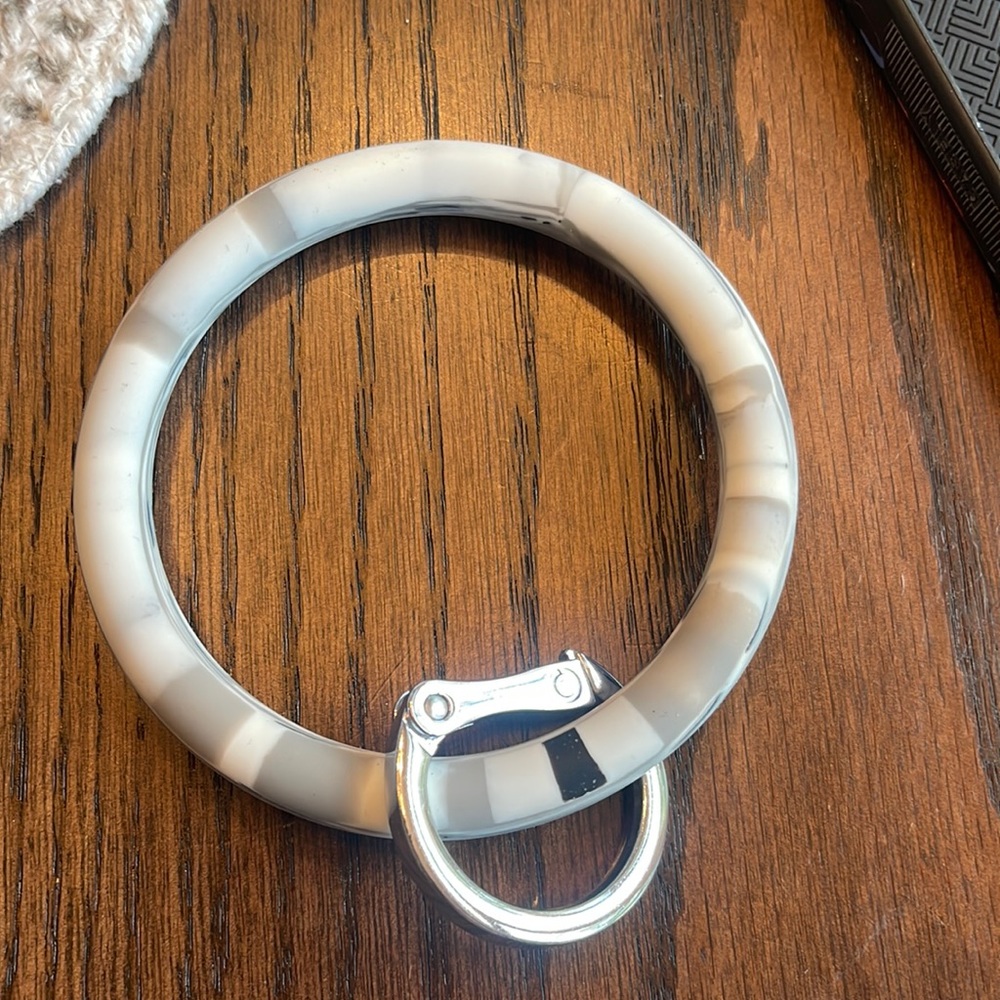 Oventure key ring.
